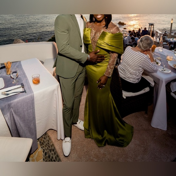 Green Evening Gown - Picture 7 of 8